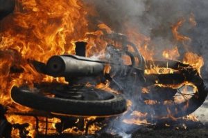 रक्सीको मातमा आफ्नै मोटरसाइकल जलाए