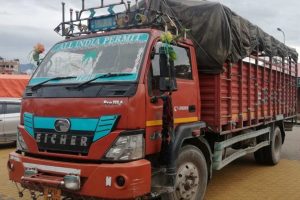 चितवनमा भारतिय गाडी निषेध , फलफूल बोकेको भारतिय गाडीमा बिहानै तोडफोड