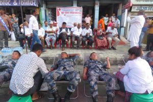 रत्ननगरमा १२२ जनाले गरे रक्तदान