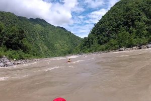 त्रिशुलीमा ट्रक खस्यो