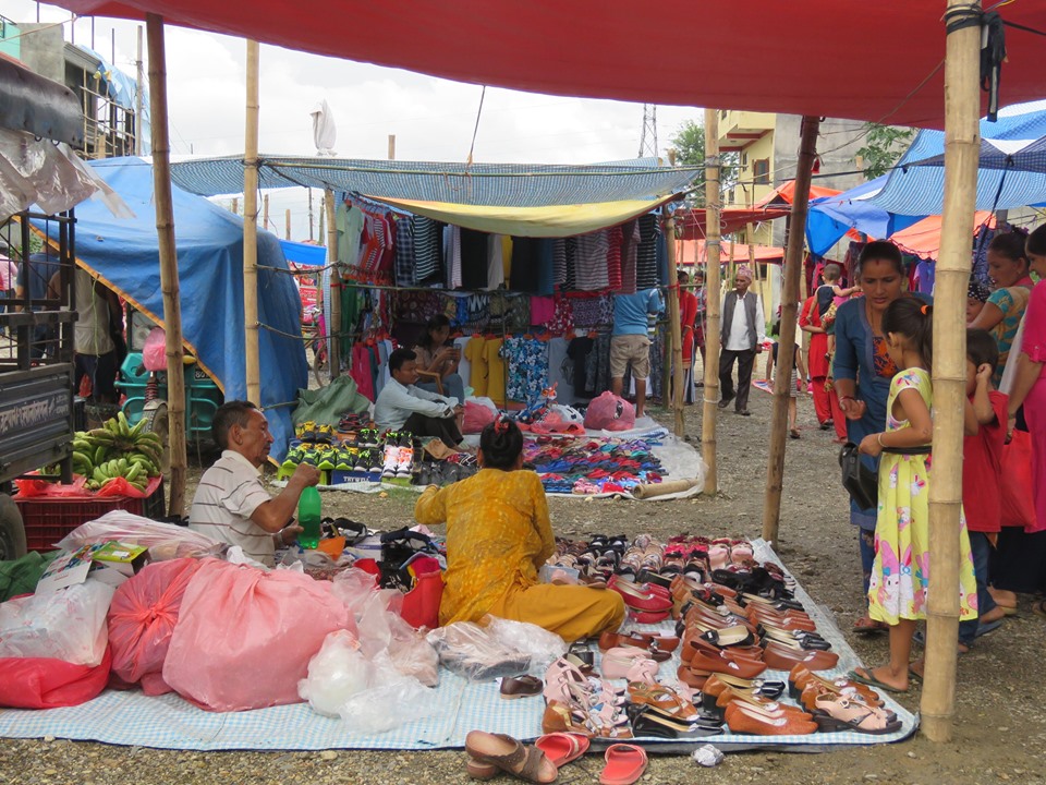 रत्ननगरमा हाट वजार सञ्चालन