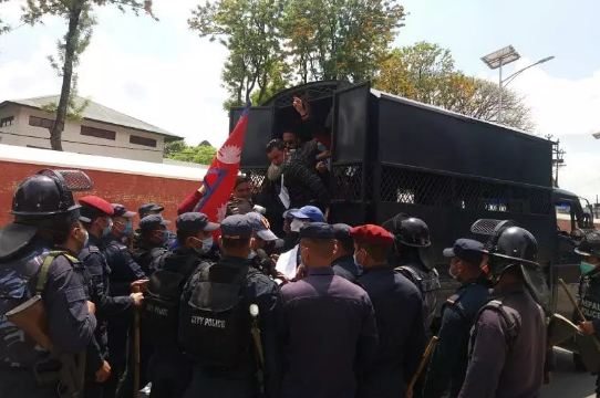 भारतीय दूतावास अगाडि प्रदर्शनको तयारी गरेका अनेरास्ववियूका नेता कार्यकर्ता पक्राउ