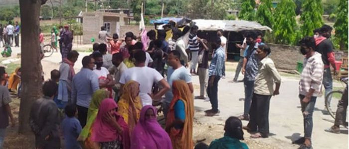 सिराहामा  राहत वितरणमा लफडा भएपछि स्थानीयवासी र प्रहरीबीच झडप, चार जना घाइते