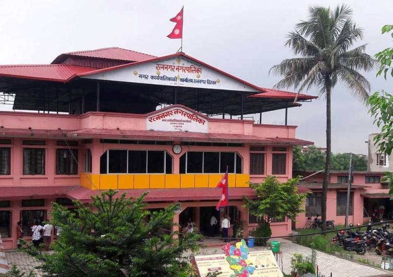 रत्ननगरमा बैकल्पिक शिक्षाको रुपमा रेडियो कक्षा सुरु