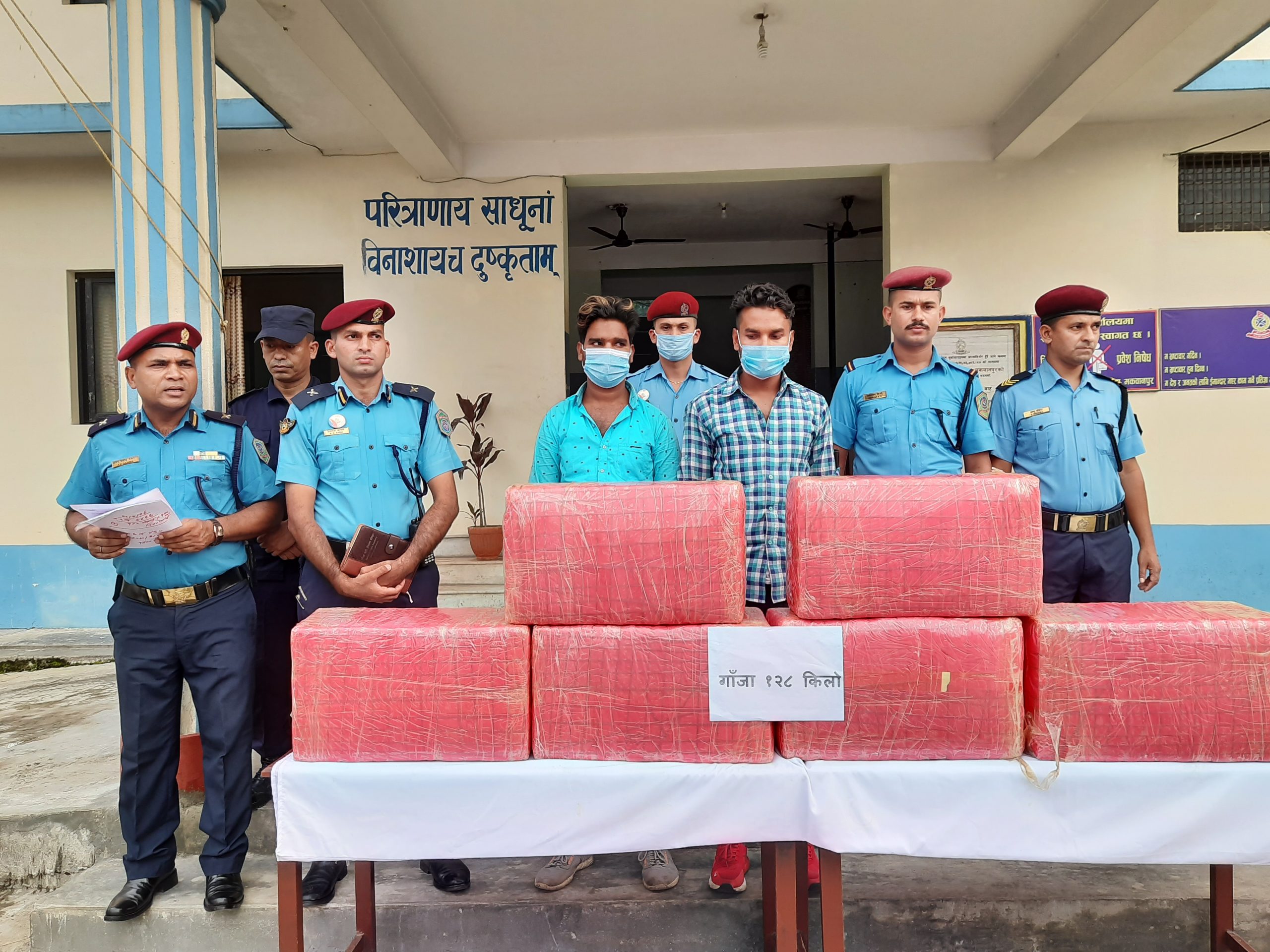 मकवानपुरमा तेल बोक्ने ट्यांकरमा १ सय २८ केजी गाँजासहित चितवनका दुई पक्राउ