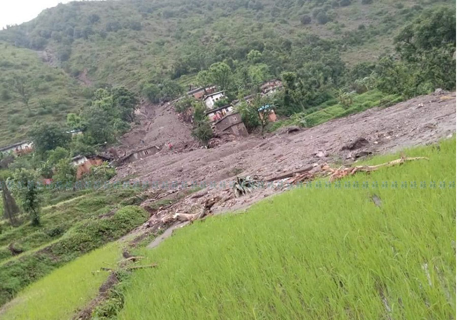 बझाङमा पहिरोले पुरिएर ३ जनाको मृत्यु, ४ बेपत्ता