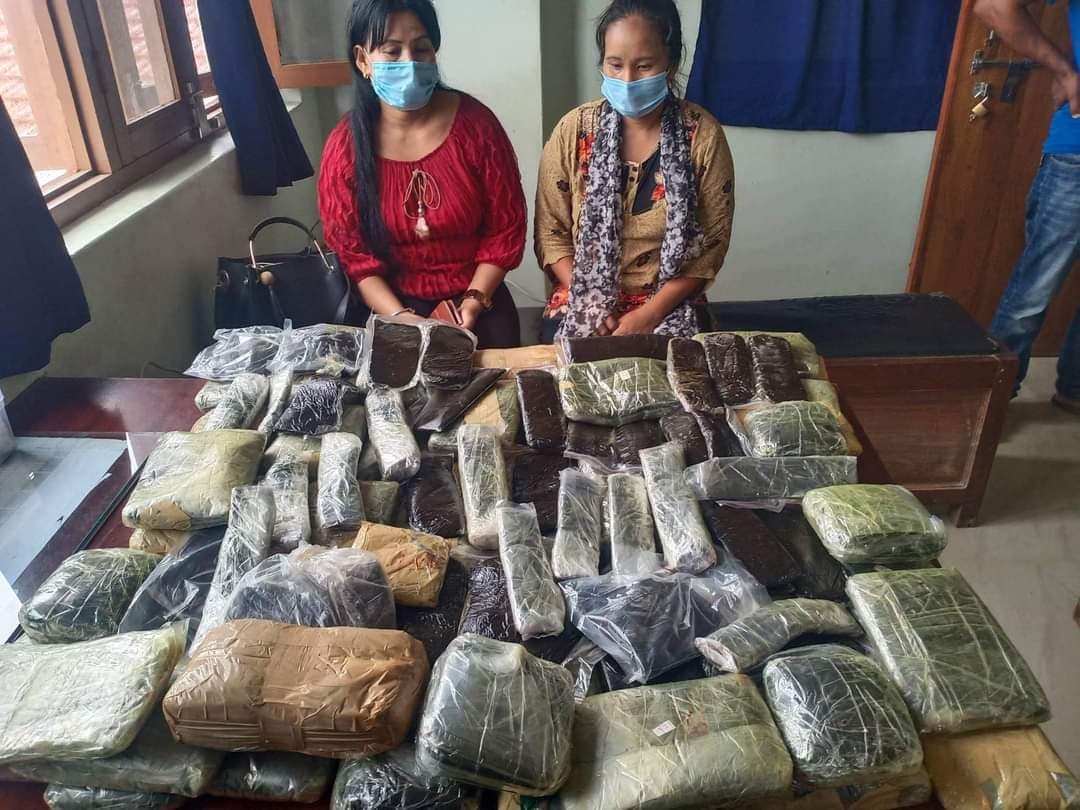 ३७ किलो चरेससहित दुई महिला पक्राउ