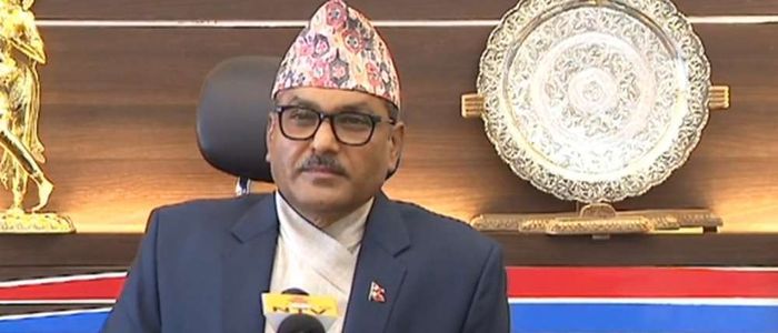 कोरोनाका कारण समस्यामा परेका व्यवसायीलाई नपेल्न गभर्नर अधिकारीको आग्रह