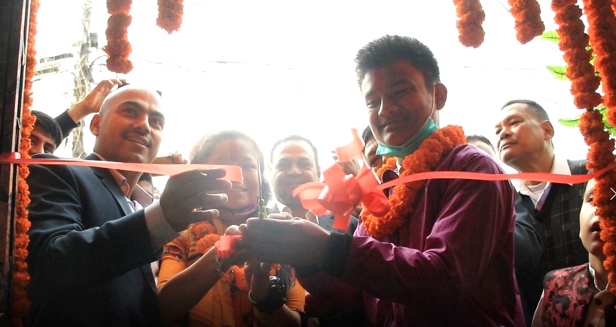 चेपाङ बालबालिकाबाट नारायणगढकाे प्रेसिडेन्ट तास बजार उद्घाटन
