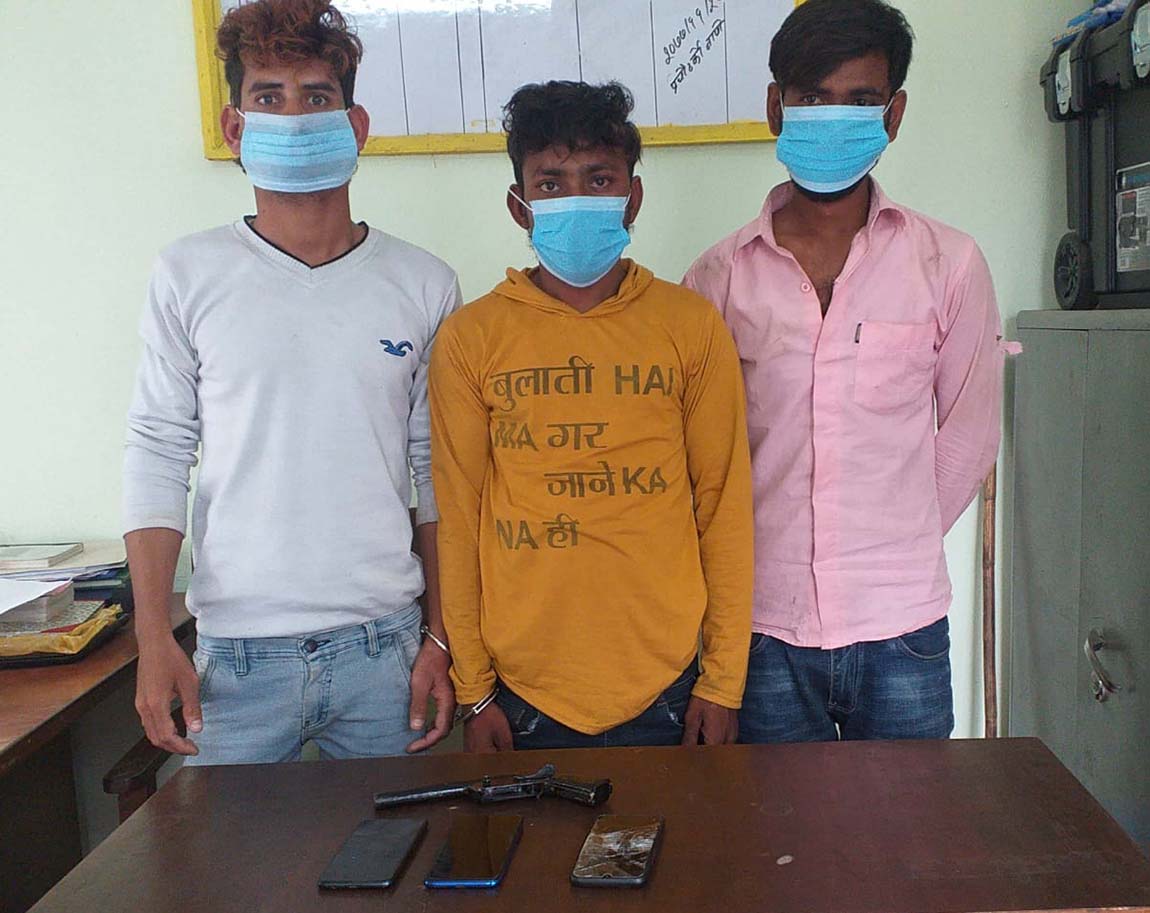 रुपन्देहीमा कटुवा पेस्तोलसहित तीन पक्राउ