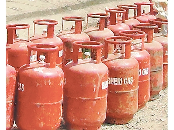 एलपी ग्यासको कालोबजारी रोक्न मन्त्रालयलाई संसदीय समितिको निर्देशन