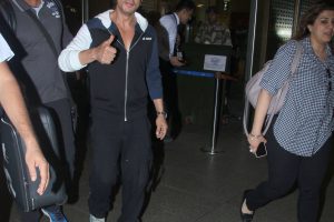 शाहरुखलाई मुम्बई विमानस्थल मै एक घण्टा सोधपुछ