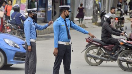 उपत्यकामा २४ घण्टामा २,४४५ चालक कारबाहीमा, २२ लाखभन्दा बढी राजस्व संकलन