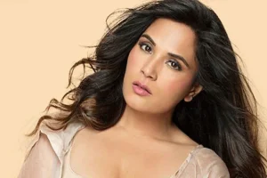 फ्रन्टलाइन वर्कर बनिन् ऋचा चड्डा