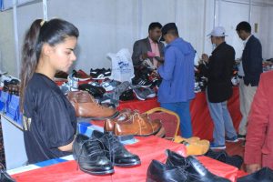 चितवन प्रदर्शनी केन्द्रमा जुत्ताचप्पल प्रदर्शनी सुरु