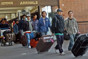 नेपाल फर्किंदा अब अरूको सामान लिएर आए कारबाही