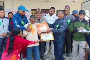 खैरहनीका ४ का जेष्ठ नागरिक तथा अपाङ्गता भएकाहरुलाई न्यानो कपडा वितरण