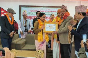 वडाध्यक्ष पन्तद्वारा अक्षयकोषमा एक लाख रूपैयाँ सहयोग