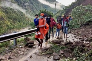 भारतमा पहिरोमा परी २४ जनाको मृत्यु