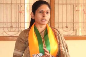 बस दुर्घटनाका घाइते यात्रीहरूलाई भेट्न भारत सरकारकी केन्द्रीय मन्त्री रक्षा खडसे आउँदै