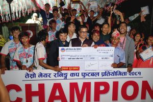तेस्रो मेयर रनिङ कप फुटबलको उपाधी खैरहनी १३ को पोल्टामा