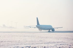 अमेरिकामा आँधीका कारण हजारौं उडान रद्द