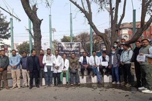 आवासीय चिकित्सकहरुले आज ‘पेन डाउन’ सहित विरोध प्रदर्शन