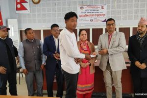खैरहनीका विपन्न नागरिकलाई निशुल्क स्वास्थ्य विमा