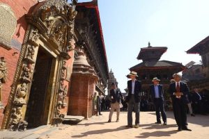 बेलायतका राजकुमारद्वारा भक्तपुर दरबार स्क्वायरको अवलोकन