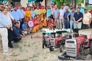 खैरहनी नगरपालिकाद्वारा अनुदानमा चारवटा ट्र्याक्टर वितरण