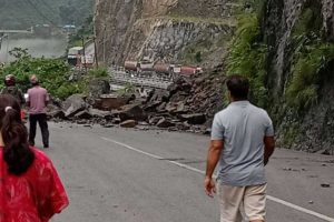 मुग्लिङ–नारायणगढ सडक दुइतर्फी अवरुद्ध