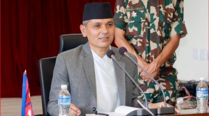 शीतलहर–हिमपात जोखिम न्यूनीकरणमा पूर्वतयारी बढाउन गृहमन्त्रीको निर्देशन