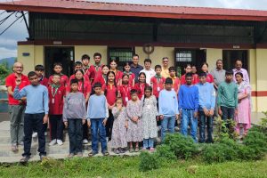 ग्लो साइनका विद्यार्थीहरूद्वारा फरक क्षमता भएका बालबालिकाहरुलाई कपडा वितरण