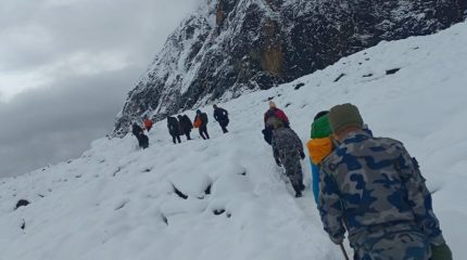 सशस्त्र प्रहरीले १६२ पर्यटकको उद्धार गर्‍यो