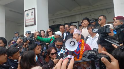 हर्क साम्पाङ नेतृत्वको पार्टीलाई निर्वाचन आयोगद्वारा दल दर्ता प्रमाणपत्र प्रदान