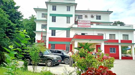 अछाम आगलागी पीडितलाई सुदूरपश्चिम सरकारद्वारा रु आठ लाख सहयोग