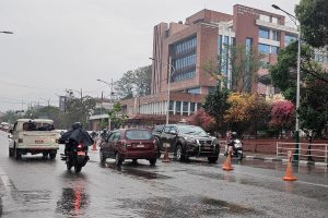 पश्चिमी न्यून चापीय प्रणालीको प्रभाव: काठमाडौंसहित देशभर वर्षा र हिमपात