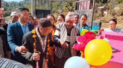 ९८ वर्षीय उजिरबहादुर प्रधानद्वारा विद्यालयमा खानेपानी धारा निर्माण