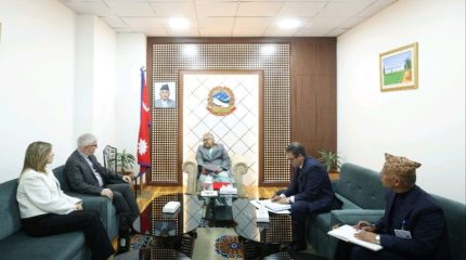 प्रधानमन्त्री कार्कीसँग इजरायली राजदूत बासको शिष्टाचार भेट