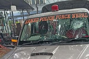 वीरगञ्जमा भन्सार छलि कपडा गोदाममा छापा, सशस्त्र प्रहरीमाथि आक्रमण