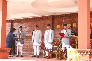 ज्येष्ठ सदस्य केसीद्वारा पद तथा गोपनीयताको शपथ ग्रहण