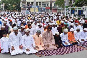 मुस्लिम समुदाय आज ईद उल फित्र पर्व मनाउँदै: विशेष नमाज, आशीर्वाद र दीन-दुःखीलाई दानको परम्परा जारी