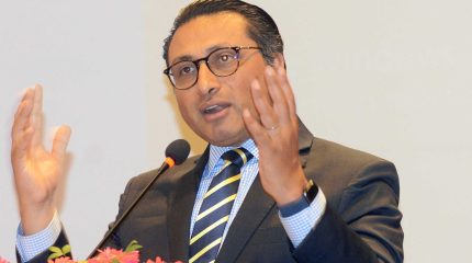 म्याक्रो सुशासनमा संस्थागत सुधार र माइक्रो सुशासनमा सेवा प्रवाह सुधारमा सरकारको जोड