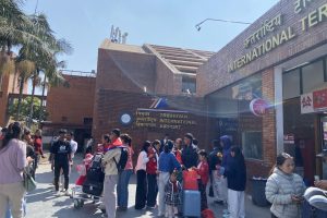 उडान खुल्ने प्रतीक्षामा विमानस्थलमा अलपत्र यात्रु