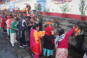 बालाजु बाइसधारामा ल्हुति पुन्हि मेला सुरु, स्नान गर्न भक्तजनको भीड