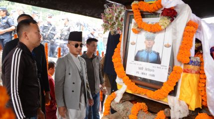 दुर्घटनामा ज्यान गुमाएका इन्स्पेक्टर अभय लामाको अन्त्येष्टि
