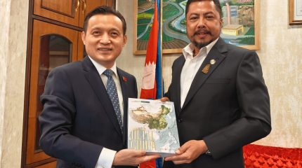 ऊर्जामन्त्री श्रेष्ठसँग चीन र भारतका राजदूतको छुट्टाछुट्टै भेट, सहकार्यमा जोड