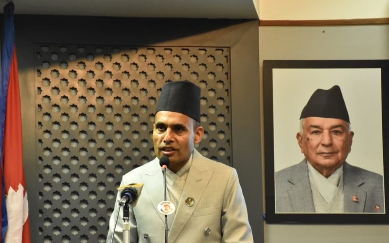 मन्त्रीलाई आइफोन दिने हल्ला भ्रामक : सञ्चारमन्त्री डा. विक्रम तिमिल्सिना