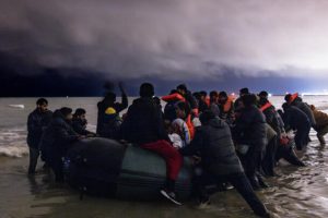 उत्तरी फ्रान्समा नहर पार गर्ने क्रममा चार जनाको मृत्यु