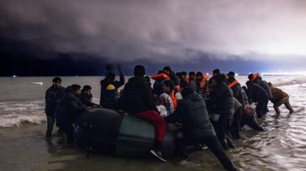 उत्तरी फ्रान्समा नहर पार गर्ने क्रममा चार जनाको मृत्यु